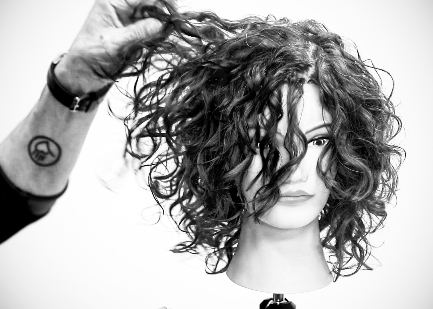 How to Dry Curly Hair with a Diffuser to Enhance Curl and Volume -  Bangstyle - House of Hair Inspiration