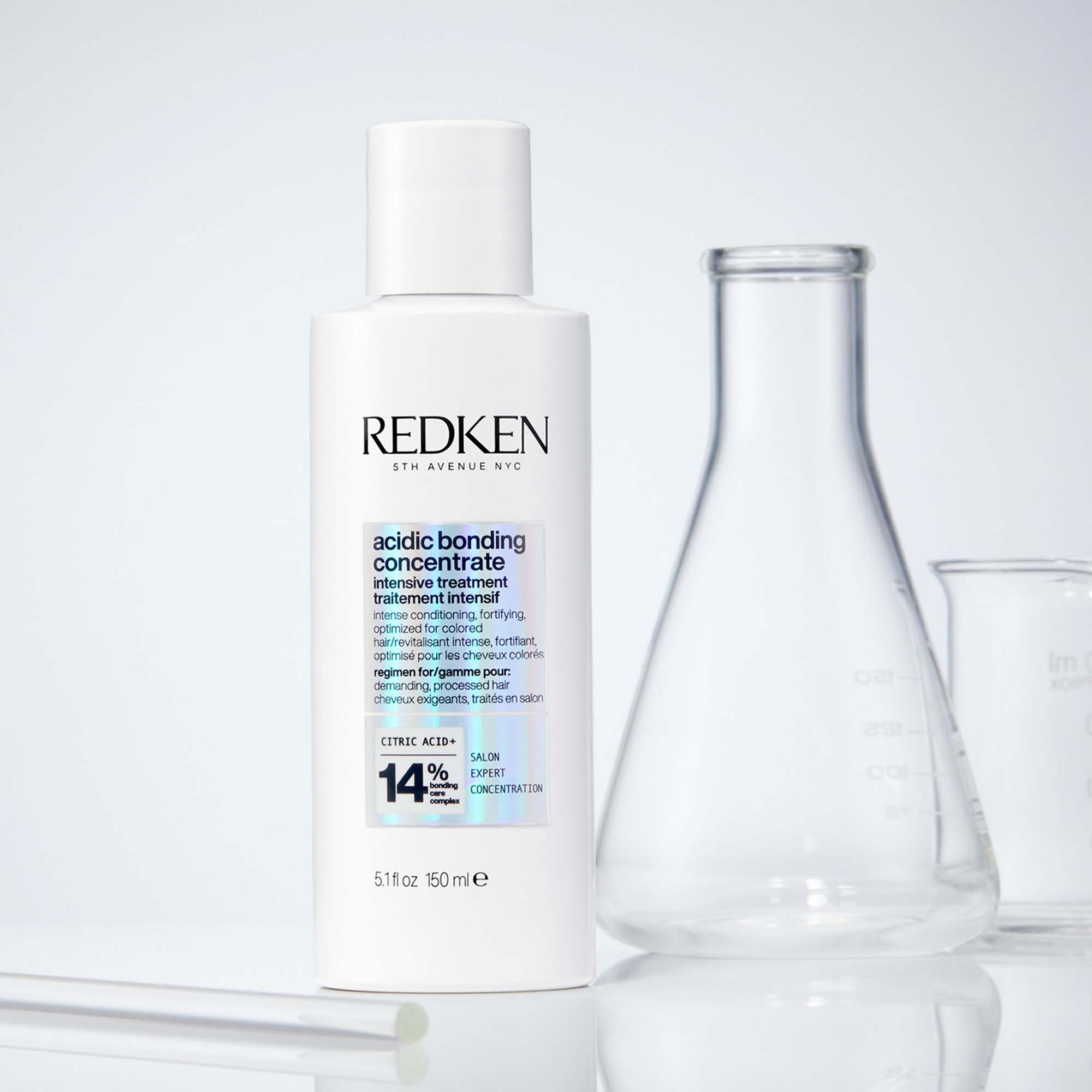 275a784e39862a637b40 redken 2021 acidic bonding concentrate treatment packshot with beaker 2000x2000