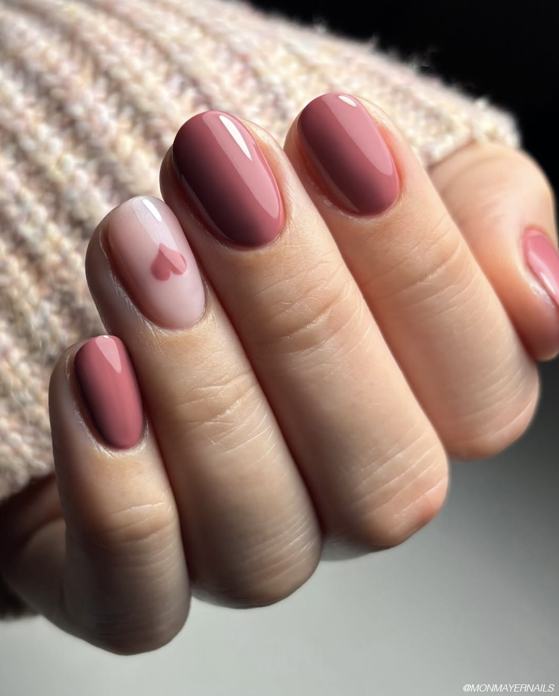 41c548853d3d40667986 rose nails