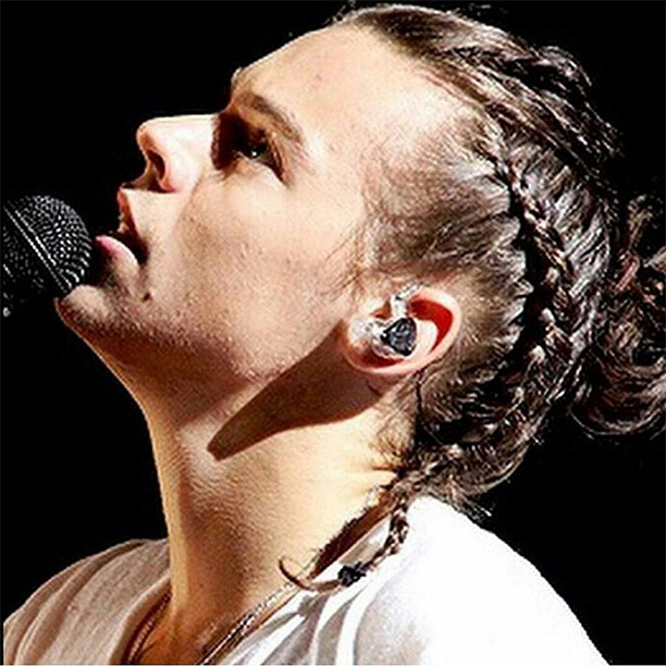 7513b60f213103d76610 harry styles braids