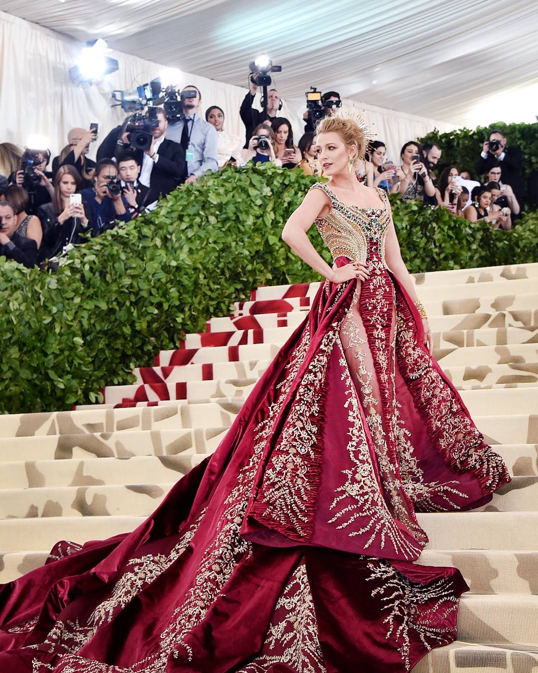 A7eeb3e107f4ea5f0a89 rs 1080x1350 180507175921 1080x1350 blake lively met gala 2018