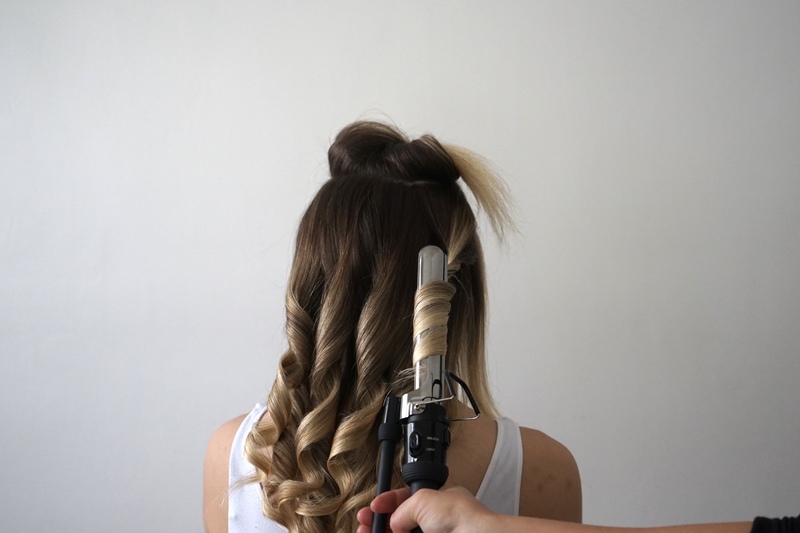 A person holding a curling iron