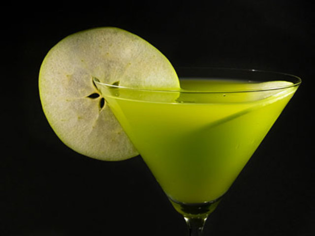 1201-sour-apple-martini_li