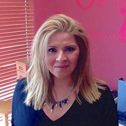 Re sized 17d98f60626816586a01 laura robles estilo divino salon downey ca