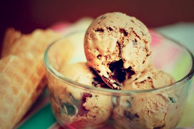 ways to eat ice cream
