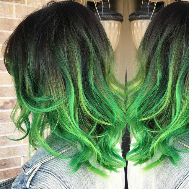 E M E R A L D
Dimensional greens in 5 hand mixed shades by me @hair.sorceress