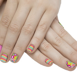 Re sized a598df3bedf0eebd2df9 hands rainbownails