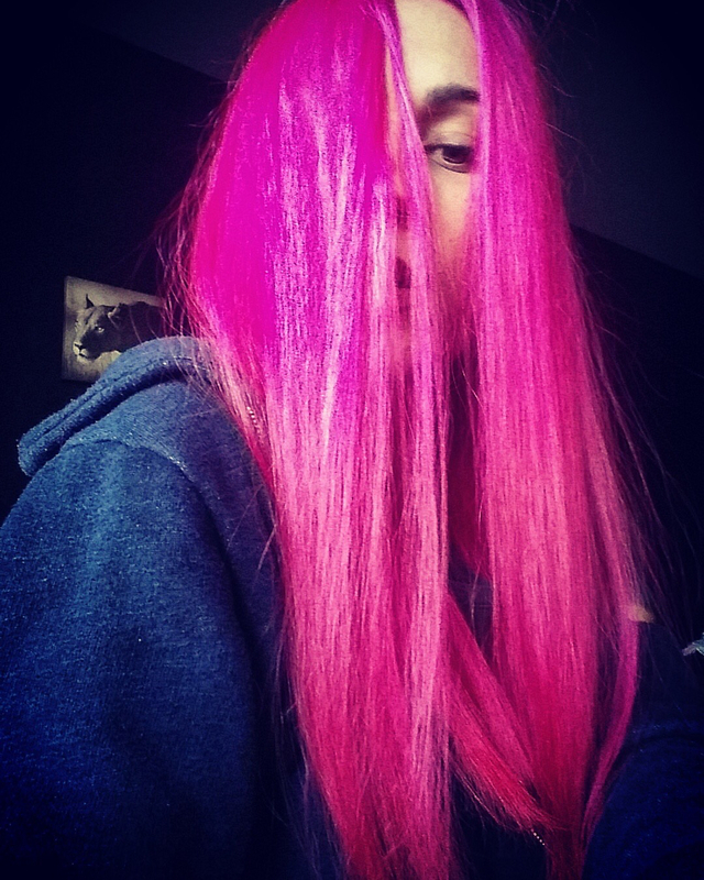 Queen of pink hair . 