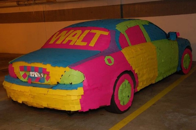 car-covered-in-post-it-notes-3
