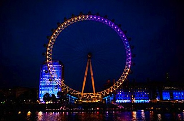 London Light Show Controlled by Twitter