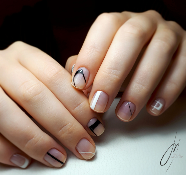 Minimalist Nail Art