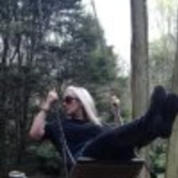 Re sized fb529317801 1366062610 ava