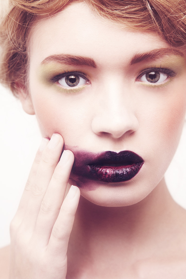 green-burgundy-makeup