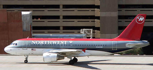northwest_airlines_airbus_a319_0