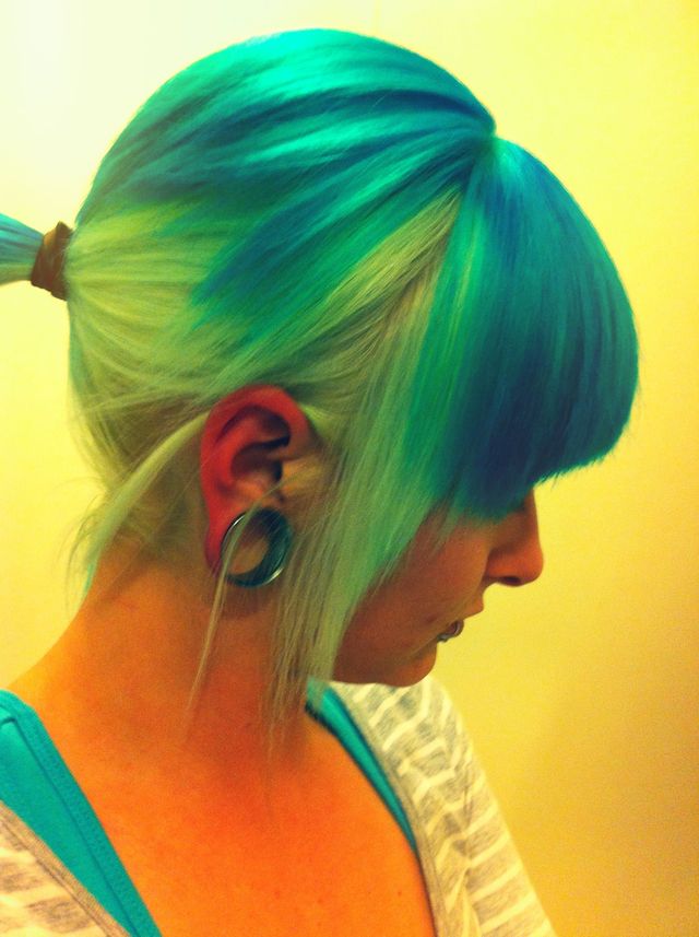 ponytail white turquoise