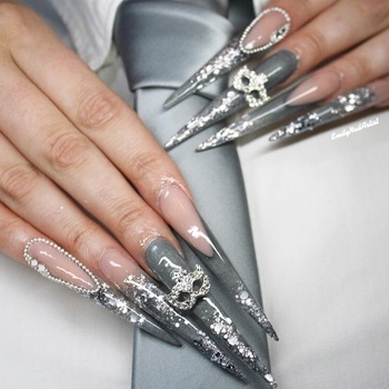 EmilyYafai_NailArtist