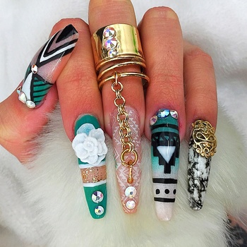 Crystalnailsbyash