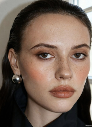 Widget 300 7bf72f43df97fca49888 romantic makeup